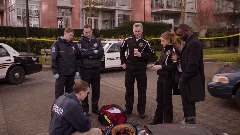 Datei:Tony Dylan und Harlow am Tatort.png